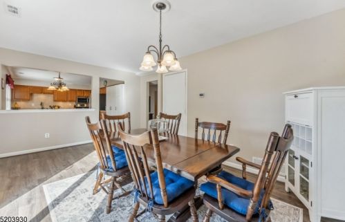 6 Devonshire Ct, Flemington NJ  08822-1813 exterior