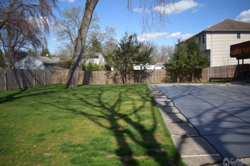 14 Hilltop Blvd, East Brunswick NJ  08816-2832 exterior