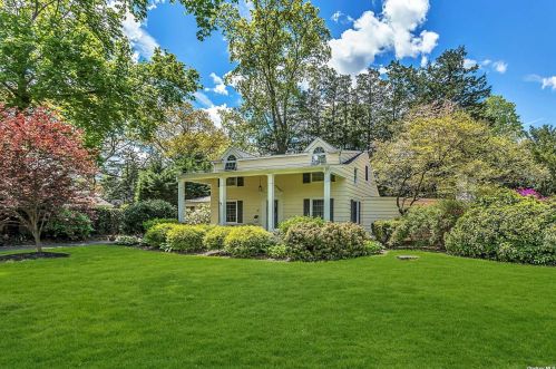 21 Prospect Dr, Huntington Station, NY 11746-2920