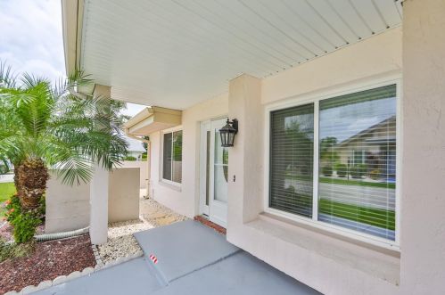 1343 New Bedford Dr, Ruskin, FL 33573-5808