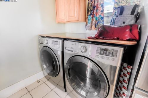 2708 Humboldt Ave, Oakland CA  94602-3635 exterior