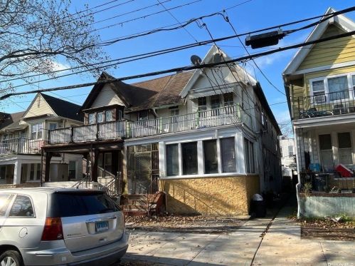 88-08 88th St, Jamaica, NY 11421-1305