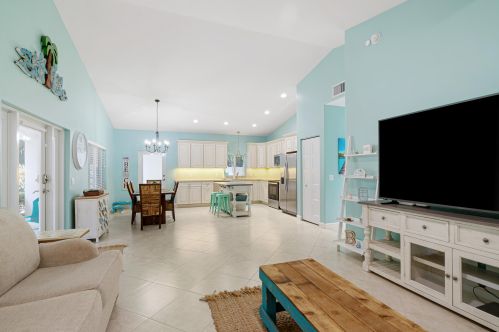 120 1st St, Key Largo FL  33037-4856 exterior