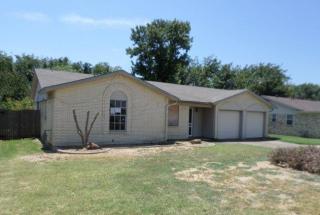 320 Hampton Rd, Crowley, TX 76036-2621