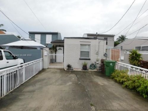 6646 15th Ct, Hialeah, FL 33012-6210