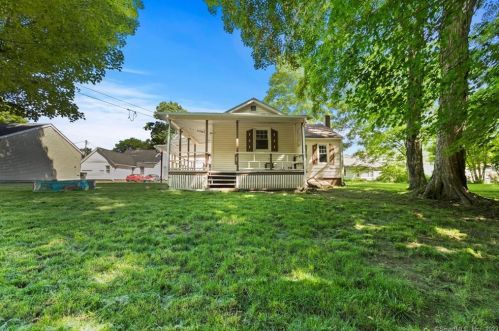 7 Hamilton Ct, Norwich CT  06360-4811 exterior