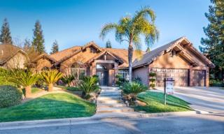 8872 10th St, Fresno, CA 93720-1869