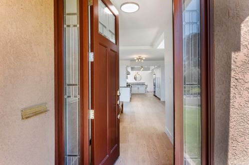 1725 Crestview Ave, Seal Beach, CA 90740-5727
