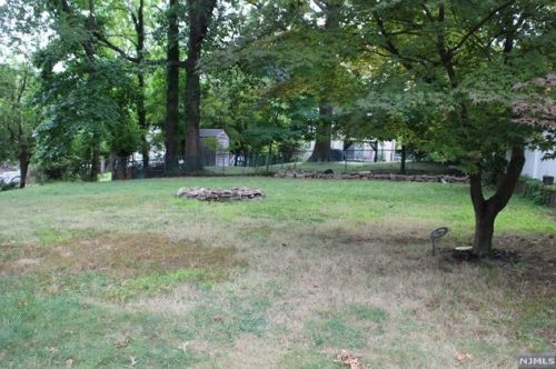 98 Howland Ave, Teaneck NJ  07666-6042 exterior