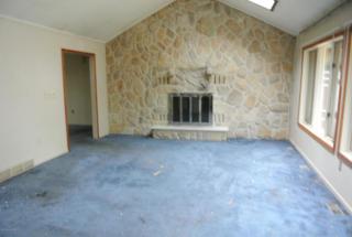 211 Bellingham Dr, Bushkill PA  18324-7756 exterior
