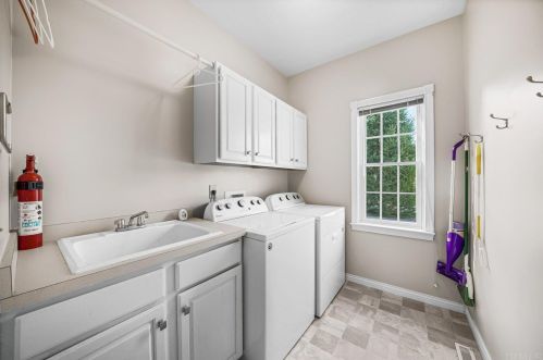 14641 Horseshoe Bend Ct, Granger IN  46530-8231 exterior