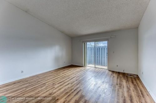 2327 37 Ave, Hollywood FL 33021-3626 exterior