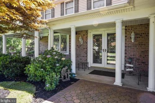 64 Cherokee Rd, Southampton, PA 18954-1214
