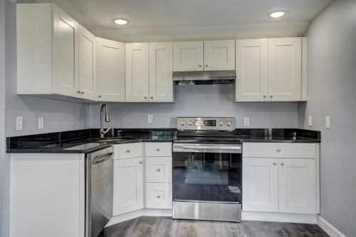 99 Lk Shr Dr, Northwood NH  03261-3707 exterior