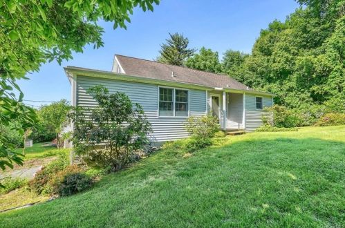 3 Hemlock Dr, Mahopac NY  10541-5357 exterior