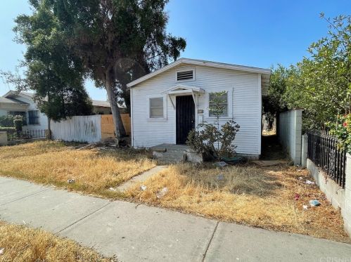 1234 Esther St, Long Beach, CA 90813-2222