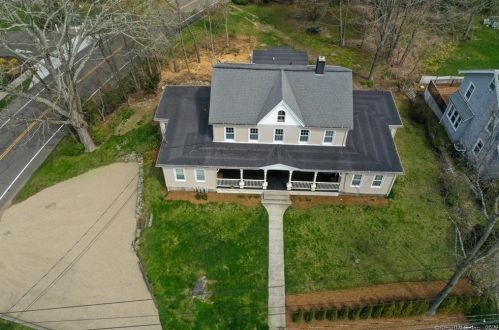 7 Whitney Ave, Bridgeport CT  06606-5437 exterior