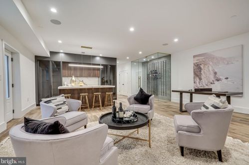 4915 Western Ave, Washington DC  20016-4319 exterior