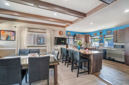 136-17 Bch Channel Dr, Far Rockaway NY  11694-2402 exterior