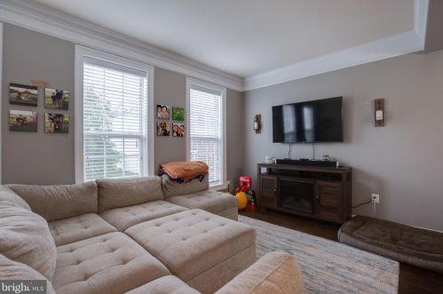 15935 Greymill Manor Dr, Haymarket VA  20169-4927 exterior