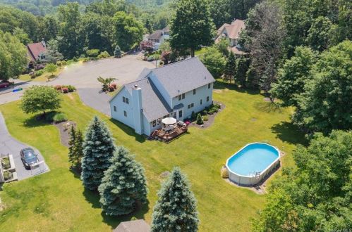 19 Hawk Nest Rd, Tomkins Cove, NY 10986-1022