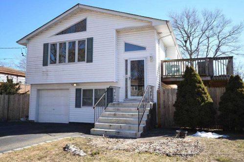192 Pauline St, Holbrook, NY 11741-3724