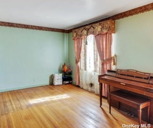 68 Emily Ave, Floral Park, NY 11003-4201