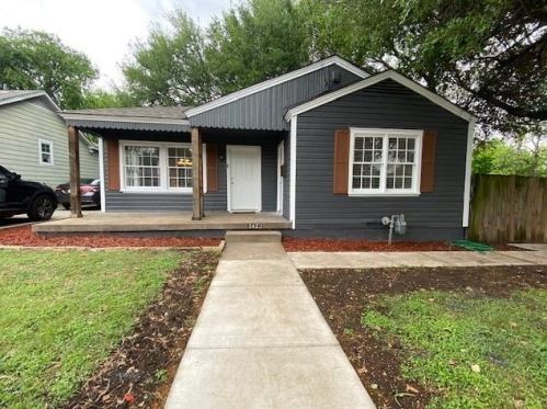 3423 Falls Dr, Dallas TX  75211-5974 exterior