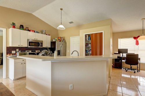 421 Oleander Ave, Fort Pierce FL  34952-1343 exterior