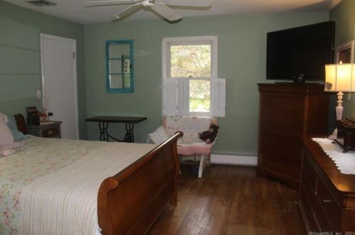 84 Columbine Dr, Bridgeport CT  06611-4601 exterior