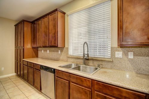 9872 Winkle Cir, Elk Grove CA  95757-6276 exterior