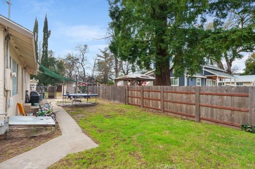 1744 Oakdale St, Chico CA  95928-7047 exterior