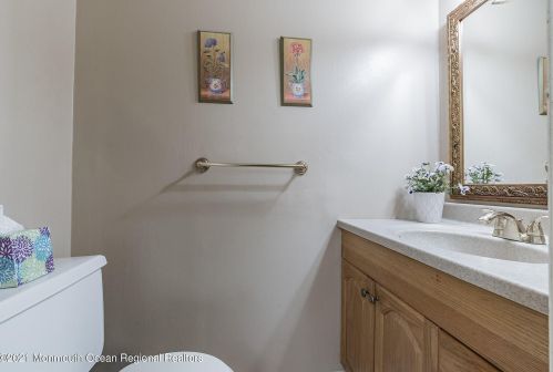 41 Kingsley Way, East Freehold NJ  07728-1675 exterior