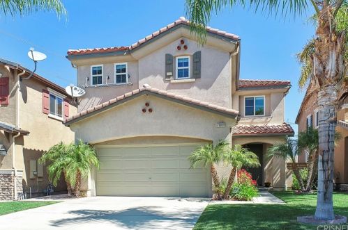20051 Holly Dr, Santa Clarita, CA 91350-5702