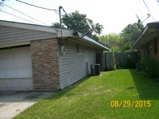 1001 Barnes St, Westwego, LA 70094-3450