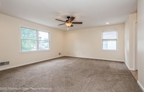 317 Pine St, Middletown NJ  07748-5545 exterior
