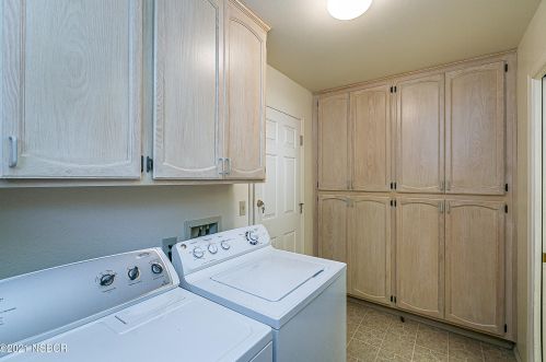 871 Mccloud St, Santa Maria CA 93455-7112 exterior