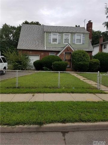 185 Clinton Ave, Roosevelt, NY 11575-1508