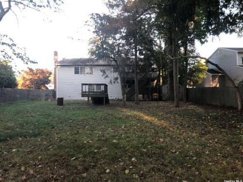 1338 Ackerson Blvd, Bayshore, NY 11706-3812
