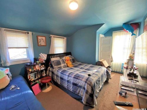 55 Railroad St, Huntington Station NY  11746-1230 exterior