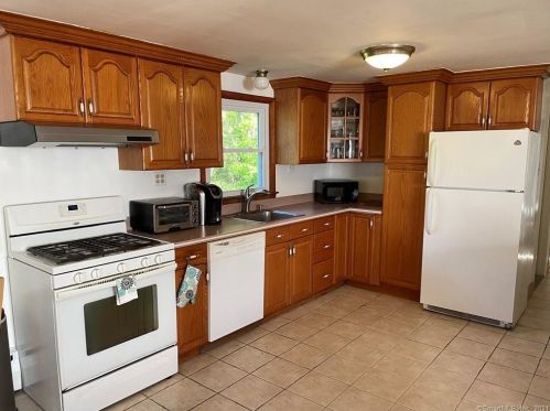 12 Donnelly Dr, Danbury, CT 06812-2502