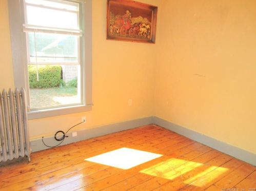 13 Manwaring St, United States Coast Guard Ac CT  06320-5619 exterior