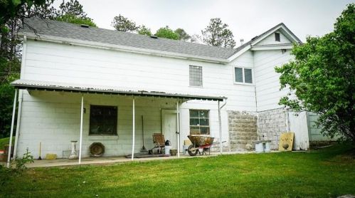 1428 Hooker Rd, Karns City PA  16041-1514 exterior
