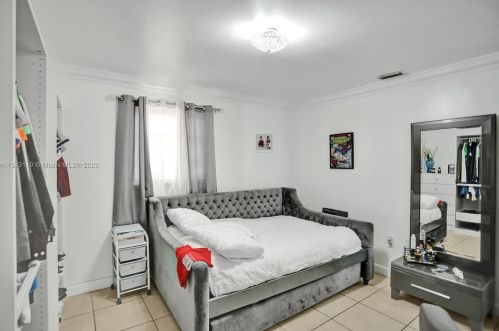 921 18th St, Hialeah FL  33010-2322 exterior