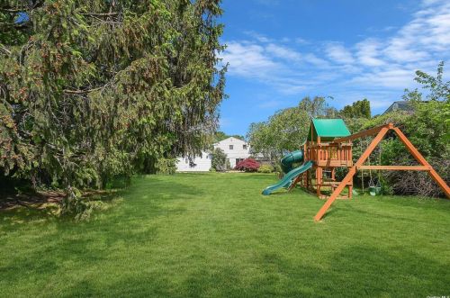 772 Pat Dr, West Islip NY  11795-3537 exterior