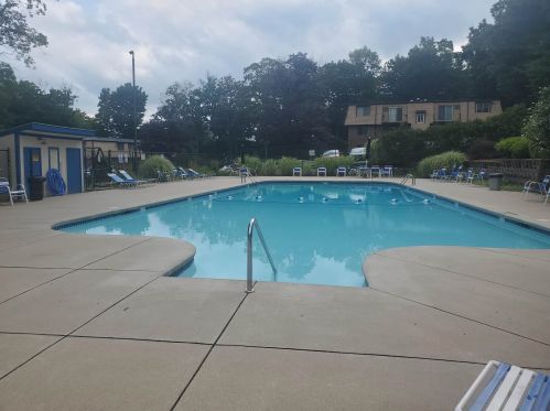 15 Silvestri Cir, Derry NH  03038-1303 exterior