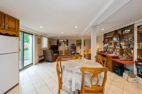 186 Nanny Hagen Rd, Thornwood NY  10594-2106 exterior