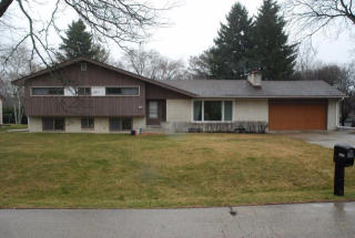 6620 Braeburn Ln, Milwaukee WI  53209-3326 exterior
