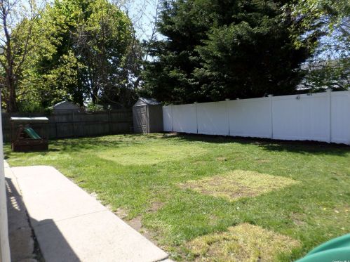 814 Delaware Ave, North Lindenhurst NY  11757-2811 exterior