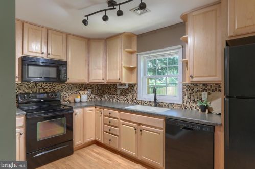 9148 Joyce Ln, Hummelstown PA  17036-9299 exterior